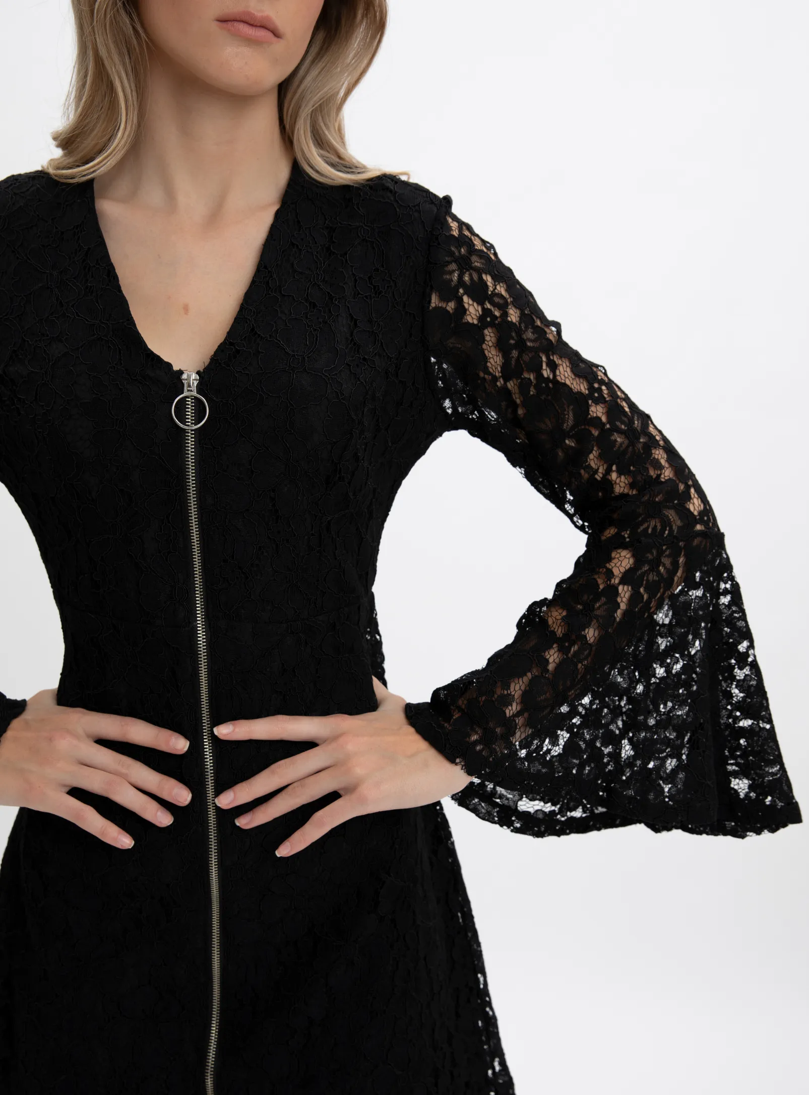 ANETRA Long Sleeve Lace Dress | Robe Manches Longues en Dentelle