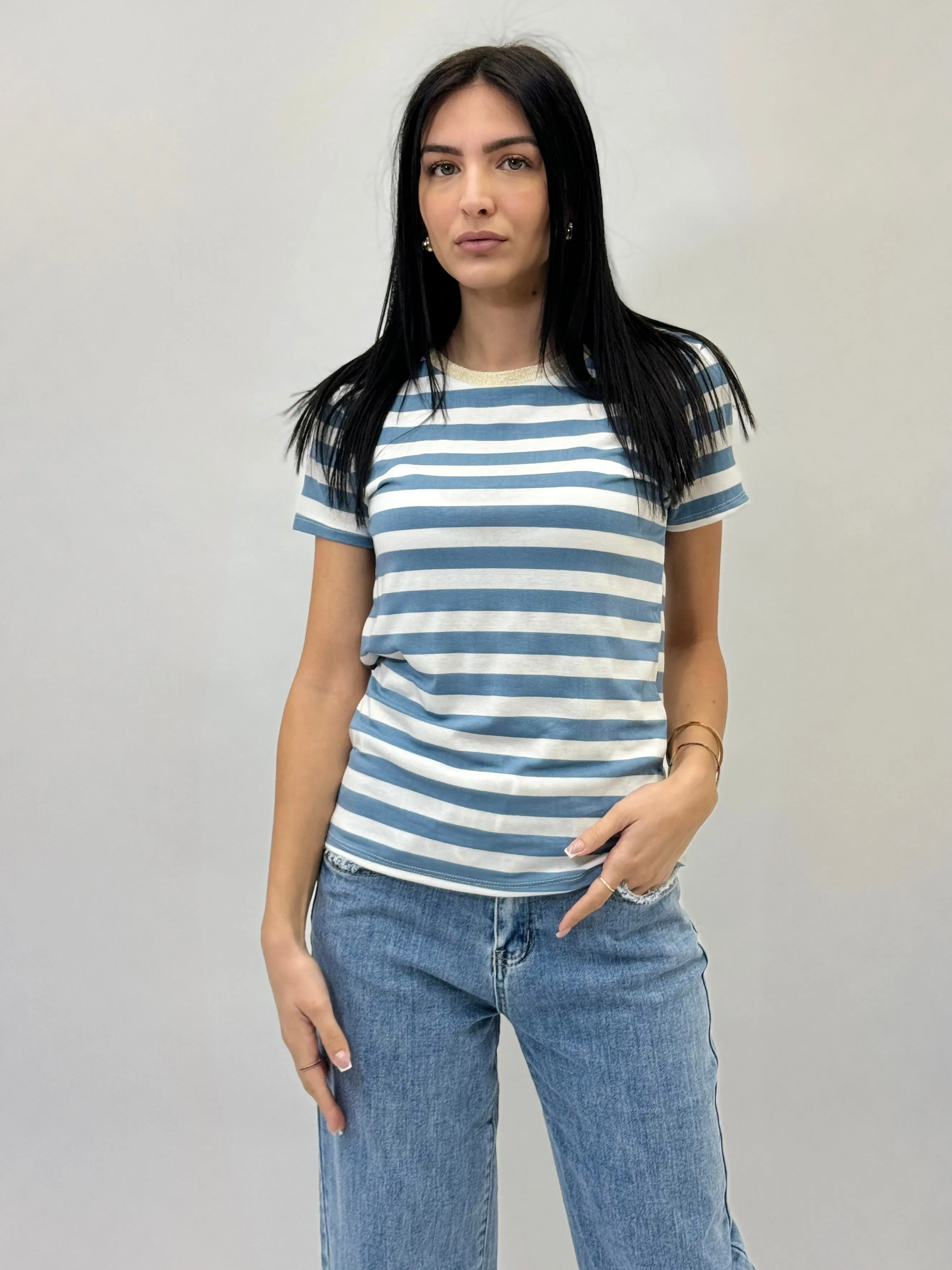 Comfortable striped T-shirt.