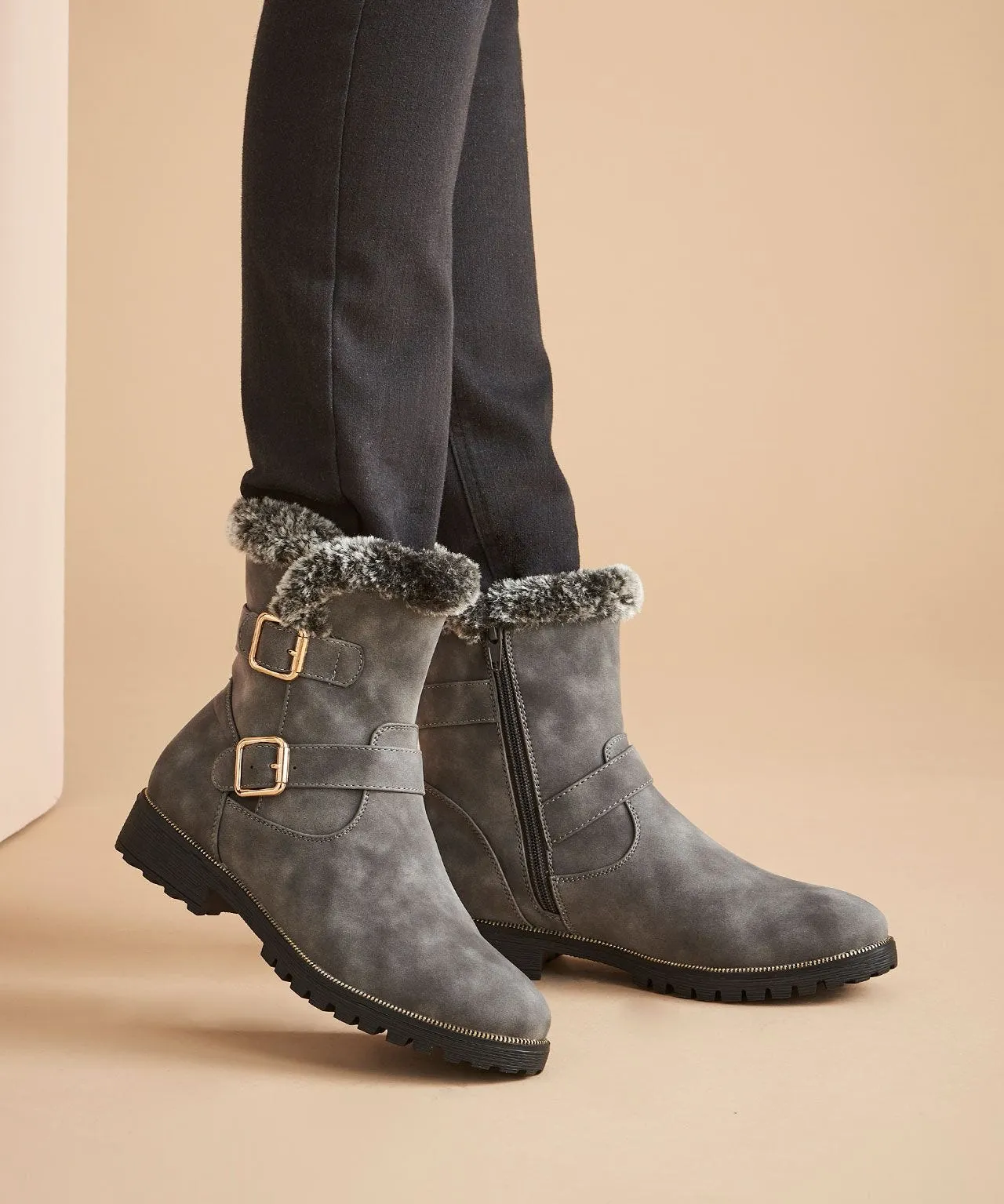 Comfortable Suede Boots with Cushioning Technology