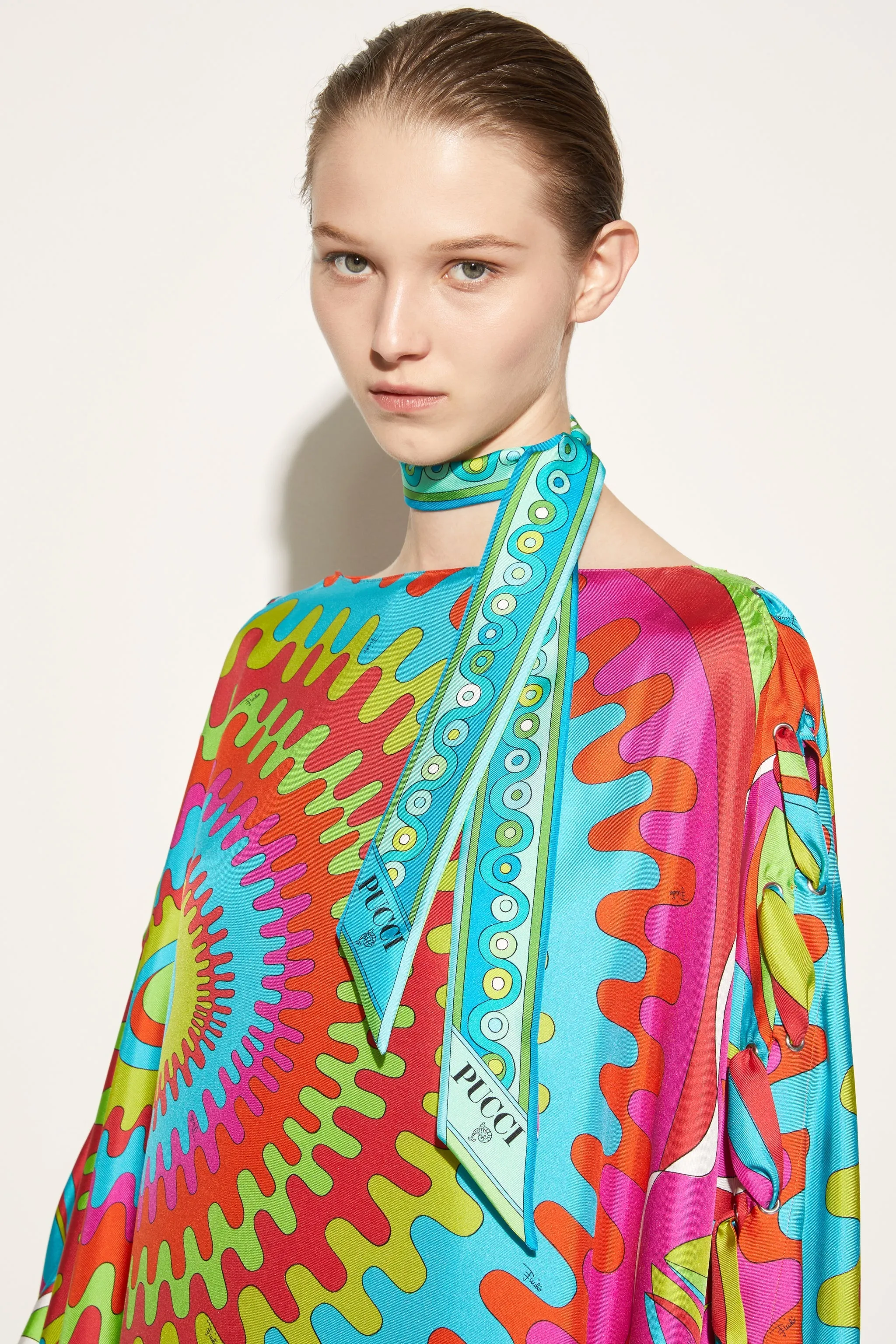 Silk foulard with iridescent print