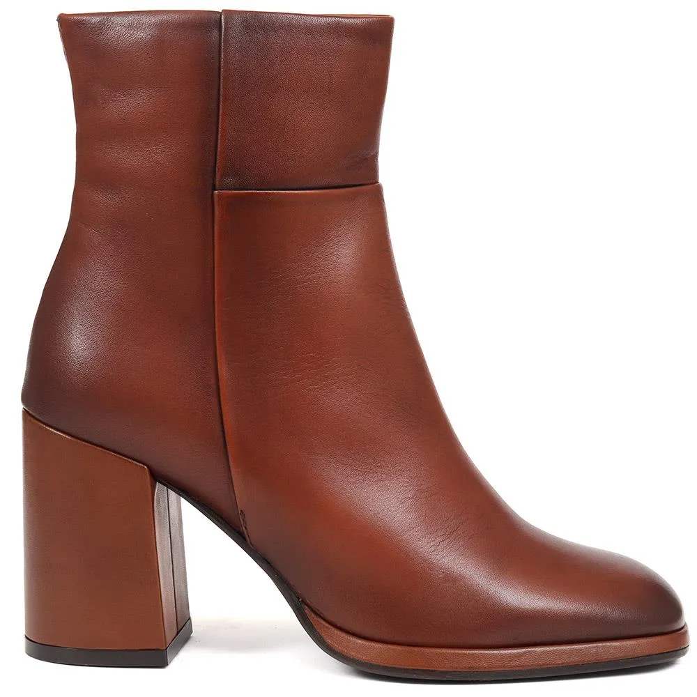 Heeled Leather Ankle Boots - CLARABELLA / 324 306