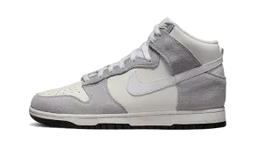 Nike Dunk High Retro Grey Orange can be rewritten as Nike Dunk High Retro Grey Orange for better Google search engine optimizati