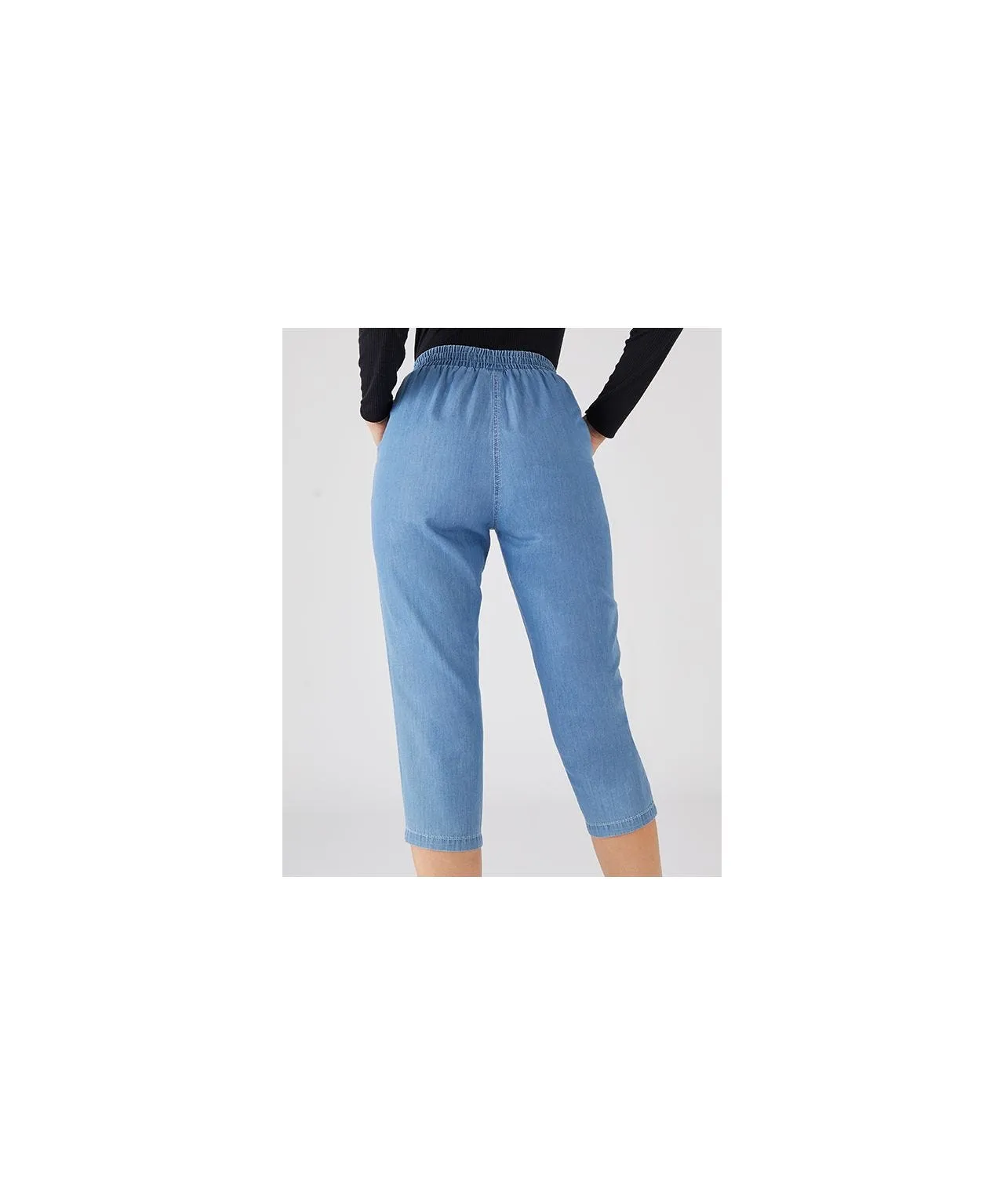 Cotton Crop Trousers with Straight Leg Design